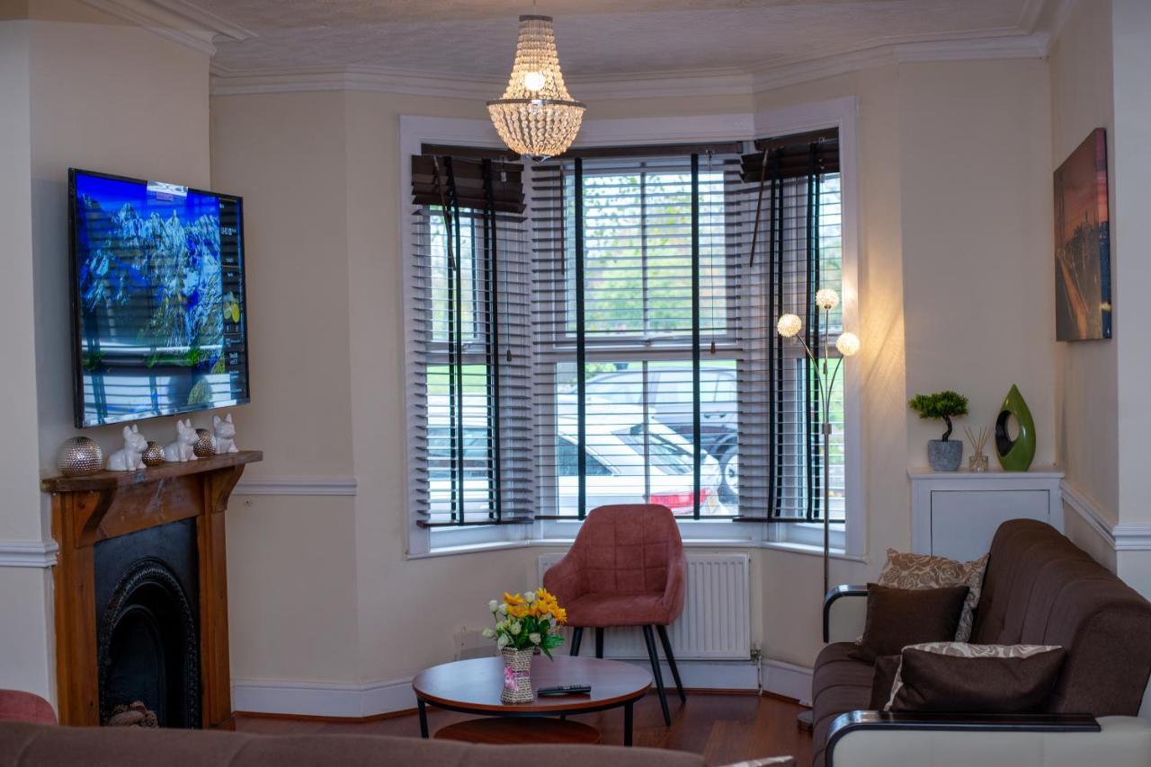 Royale Green View House- Free Parking, Wifi, Perfect For Contractors And Holiday Northampton Eksteriør bilde