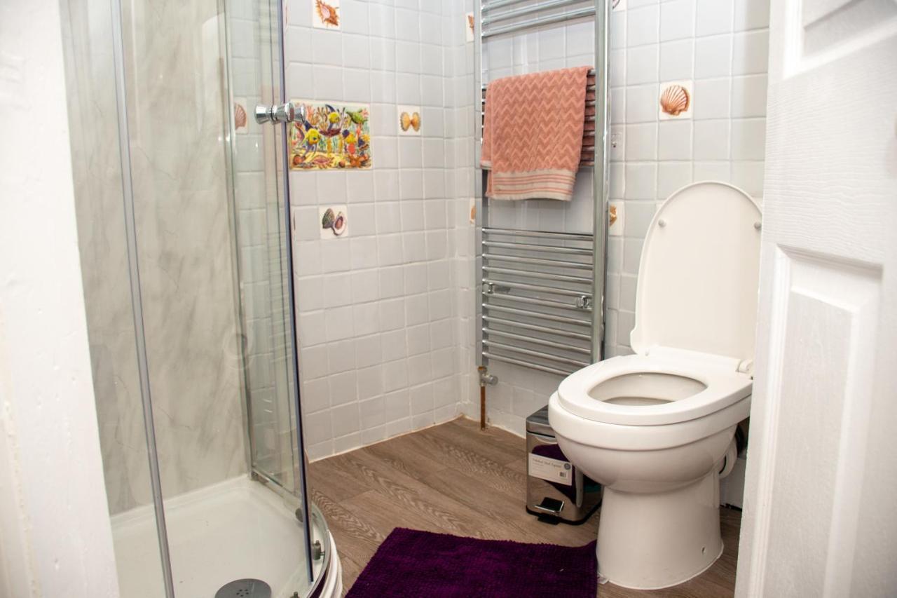 Royale Green View House- Free Parking, Wifi, Perfect For Contractors And Holiday Northampton Eksteriør bilde
